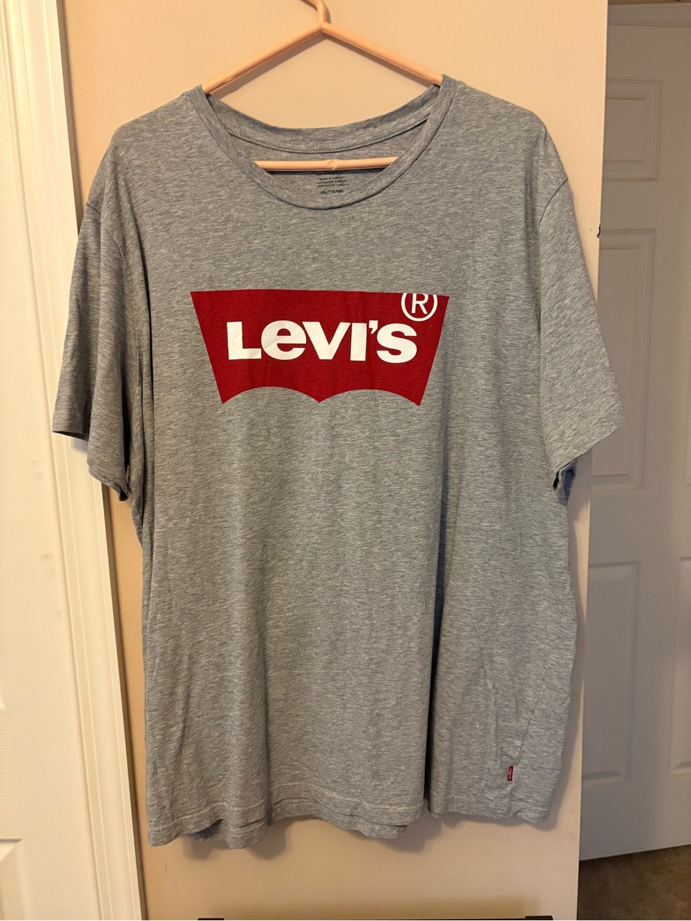 Levi's Gray Tee with Bold Red Logo - Picture 1 of 7